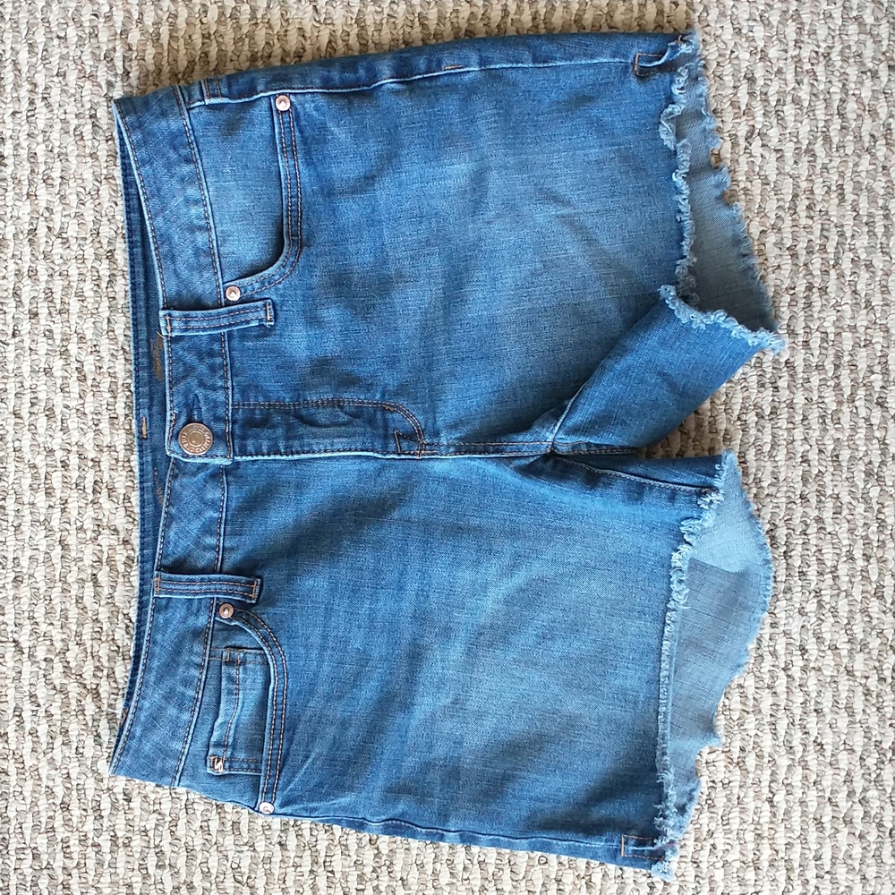 Seven7 womens weekend shorts Size 8